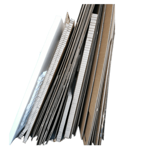 Verschieden Wabenplatten, Wellpappplatten und Schaumstoffplatten nebeneinander