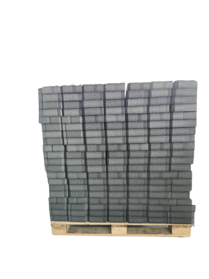 gestapelte gestanzte Schaumstoff-Polster auf einer Palette