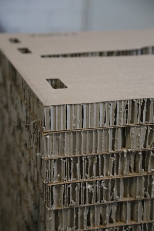 gestapelte gestanzte Wabenplatten