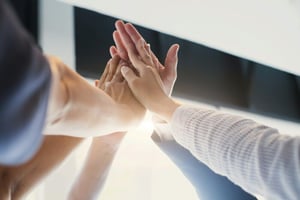 Mitarbeiter NEXTPACK Team Hände zusammen
