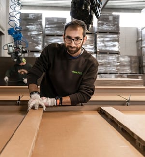 Mitarbeiter NEXTPACK bau von Transportbehälter